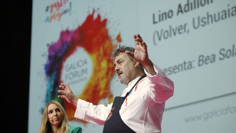 Lino Adilln junto a Bea Solano, encargada de presentar su charla