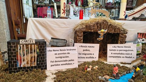 Carteles explican la situaci�n del bel�n de Camb�s.