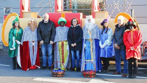 Los Reyes Magos, con las autoridades en Vimianzo