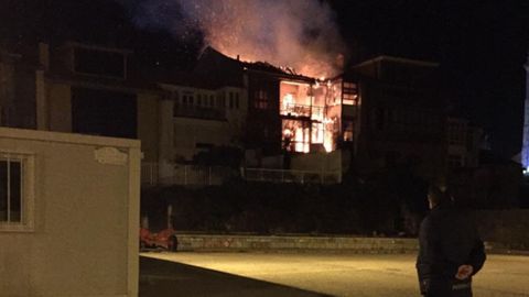 Incendio en una casa abandonada de Luanco