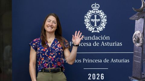 La astronauta estadounidense Christina Koch, una de las tripulantes de la misi�n Artemis II de la NASA que en abril hizo historia al orbitar la Luna, a su llegada este lunes a Oviedo, donde el viernes recoger� el Premio Princesa de Asturias de la Concordia