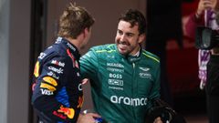 Fernando Alonso y Max Verstappen.Fernando Alonso (Aston Martin) felicita a Max Verstappen (Red Bull) despus de que el piloto neerlands se proclamase campen del mundo