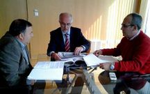 Manuel Villar con Jos� Juan Dur�n y el secretario de la cofrad�a. 