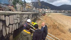El alcalde de A Pobra, Jos� Carlos Vidal, visit� las obras del paseo de Os Areos