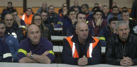 La plantilla de la f�brica de san Cibrao est� a la expectativa del nuevo plan de acci�n de la empresa. 