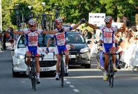 �ngel Vallejo, a la izquierda, entrando en meta durante la Vuelta a Salamanca de la pasada campa�a.