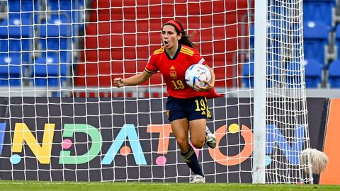 Ane Elexpuru celebra el primer gol de la selecci�n espa�ola