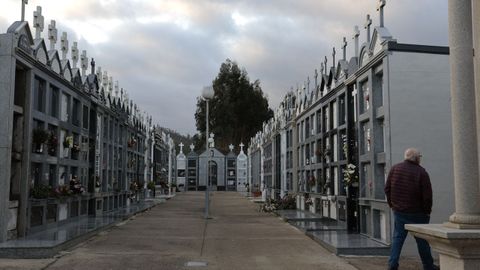 En 2012 se public� un libro sobre el centenario del cementerio parroquial de Burela