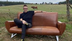 Brigitte Vasallo, retratada nunha pradar�a en Sabrexo, en Vila de Cruces.