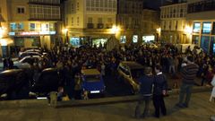 Una concentraci�n de protesta contra la guerra de Iraq organizada en la plaza de Espa�a de Monforte en marzo del 2003