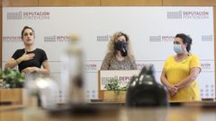 La presidenta de Xoga, Mar�a Jes�s Monterde (en el centro), durante su intervenci�n en la Diputaci�n 