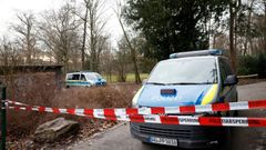 Veh�culos policiales en el parque donde se produjo el ataque, en Aschaffenburg
