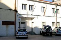 El colectivo denunci� trabajar en una �cloaca� y sin medios para salvaguardar su integridad f�sica.