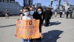 Emotivo recibimiento al Cantabria en los muelles de Navantia