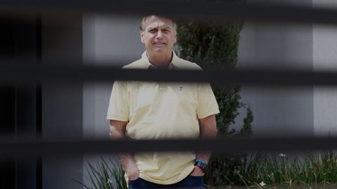 El expresidente brasileño Jair Bolsonaro, condenado por intentar dar un golpe de Estados, está bajo arresto domiciliario