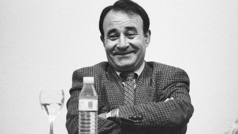 Conferencia de Carlos Casares na Casa da Cultura de Ribadavia en novembro de 1996