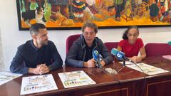 El alcalde Pepe Castro, acompa�ado en la presentaci�n por el director y la secretaria del ANPA del colegio Sagrado Coraz�n.