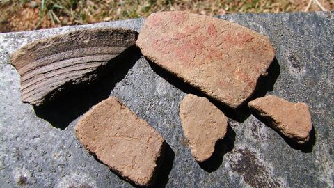 Fragmentos de cer�mica hallados junto al refugio
