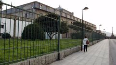Valla del antiguo Cuartel de Instrucci�n, que ser� retranqueada para ganar espacio p�blico, en una foto de archivo.