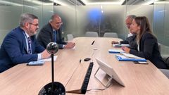 Antonio Basanta, asistente de polticas del comisario de Pesca y Ocanos, Costas Kadis (a su izquierda), con el eurodiputado del PP Milln Mon y Marta Villaverde, conselleira do Mar, en Bruselas