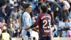 Jones El-Abdellaoui y Manu S�nchez, durante el Celta-Levante de este martes en Bala�dos.