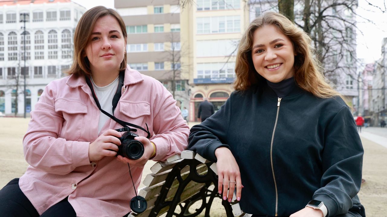 Iryna y Solomiia, dos refugiadas ucranianas unidas por la música y la fotografía en Ferrol: «Las guerras nunca arreglan nada»