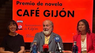 El escritor Miguel Dalmau, Premio de Novela Caf� Gij�n 2026