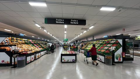 Primer da de este nuevo Mercadona en la carretera de Cedeira. 