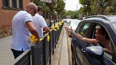 Retirada de lazos amarillos en Catalu�a