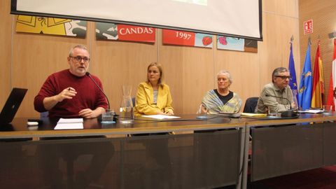 Mesa redonda sobre turismo moderada por la diputada del Grupo Mixto Covadonga Tom�