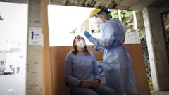 Los cribados se concentran en el punto covid del Hospital Provincial de Pontevedra