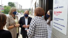 La conselleira Fabiola Garc�a, en su visita al comedor social de C�ritas