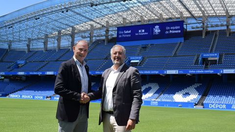 De izquierda a derecha: Carlos Ballesta, consejero del Deportivo, y el Dr. Pablo Asensio, director m�dico de HM Hospitales en Galicia