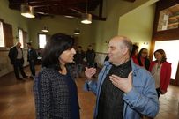 La conselleira �ngeles V�zquez, con Daniel Villapol, ayer en su visita a Trabada. 