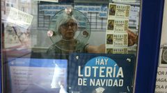 Las administraciones de la ciudad ya cuelgan su cartel de Loter�a de Navidad desde julio ante el inter�s de los turistas.