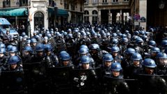 Un amplio dispositivo policial estaba desplegado ante la sede del Consejo Constitucional en París.
