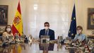 El presidente del Gobierno, Pedro S�nchez, junto a las vicepresidentas Nadia Calvi�o y Yolanda D�az, en una imagen de archivo.