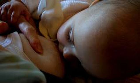 La lactancia materna es una opci�n por la que se decantan cada vez m�s mujeres de la comarca