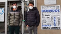 Brais Rodr�guez, a la izquierda, junto a su profesor de F�sica, Juan Redondo