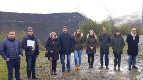 Marcos Rodrguez, concejal de Ibias; Santiago Berjano, responsable de servicio de Minera de la Consejera de Industria; la DG de Energa, Minera y Reactivacin, Belarmina Daz; el consejero Enrique Fernndez; la alcaldesa de Ibias Gemma lvarez