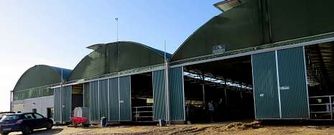 El establo de la SAT Xesbar de Cerceda es de estructura ligera y tiene un sistema automatizado de ventilaci�n y regulaci�n t�rmica.