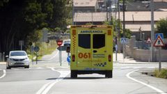 La ambulancia medicalizada abandona su puesto en el hospital do Saln&eacute;s para pasar el verano en el PAC de Baltar en Sanxenxo