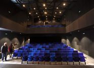 El edificio es ahora un teatro moderno y funcional