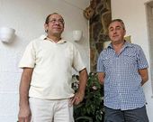 Jos� Ram�n Su�rez y Rosendo identificaron el lunes el avispero en una fachada de Sai�ns.