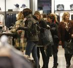 Ambiente de compras en una tienda del Paseo. 