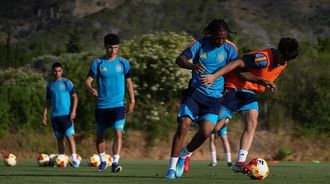 El canterano del Celta Andr�s Anta��n, segundo por la izquierda, con la selecci�n espa�ola sub-19.