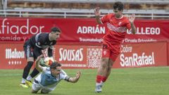 Samu, que anot� dos goles, pidi� penalti en una pugna con Vila