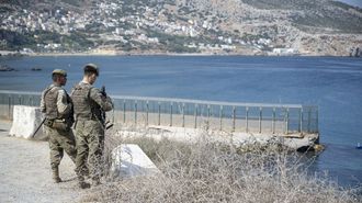 Dos militares espa�oles vigilan la frontera con Marruecos dentro del operativo tras la pasada crisis