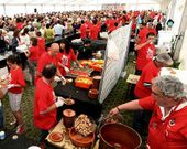 Los organizadores de la feria de este a�o cocieron m�s de 1.216 kilos de pulpo.