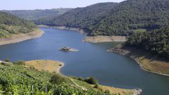 El promontorio de Castro Candaz, cada vez m�s visible por la bajada del nivel del Mi�o